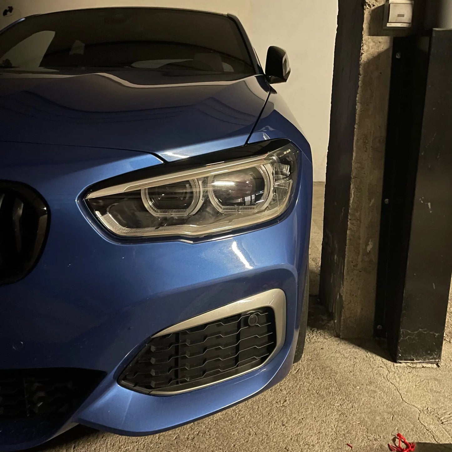 Gloss black/carbon fiber eyelids for BMW 1-Series, F20/F21